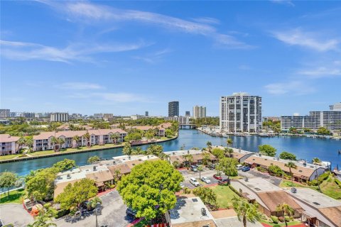 Condo in Hallandale Beach, Florida, 3 bedrooms № 2182244 - photo 22