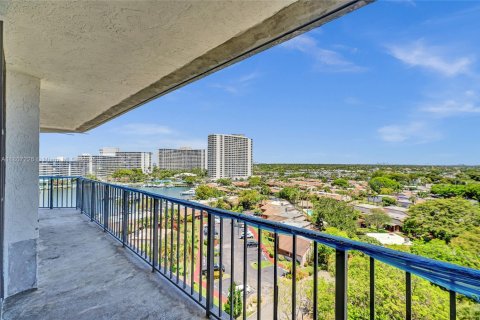 Condo in Hallandale Beach, Florida, 3 bedrooms № 2182244 - photo 9