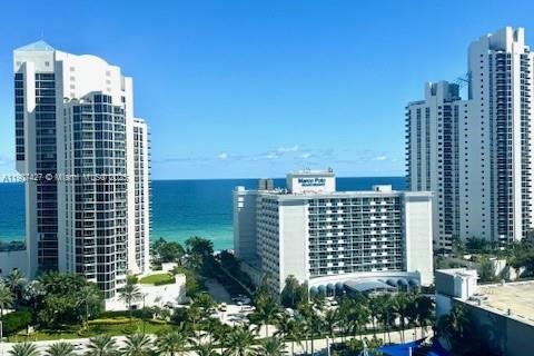 Copropriété à louer à Sunny Isles Beach, Floride: 1 chambre, 93.37 m2 № 1963893 - photo 1