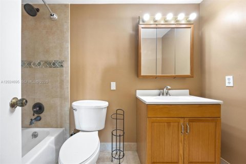 Copropriété à vendre à Hollywood, Floride: 2 chambres, 105.17 m2 № 2257344 - photo 16