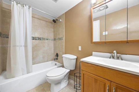 Copropriété à vendre à Hollywood, Floride: 2 chambres, 105.17 m2 № 2257344 - photo 5