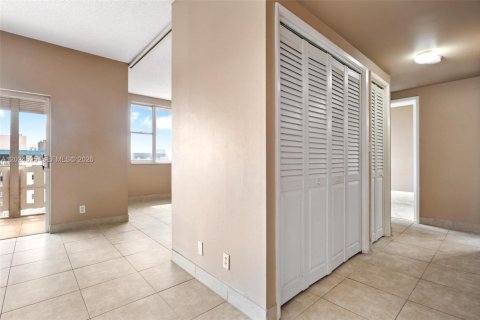 Copropriété à vendre à Hollywood, Floride: 2 chambres, 105.17 m2 № 2257344 - photo 10