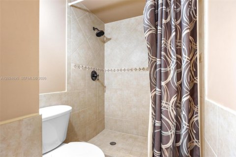 Copropriété à vendre à Hollywood, Floride: 2 chambres, 105.17 m2 № 2257344 - photo 13