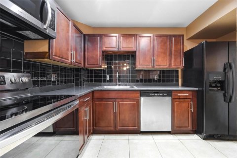 Copropriété à vendre à Hollywood, Floride: 2 chambres, 105.17 m2 № 2257344 - photo 2