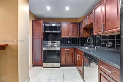 Copropriété à vendre à Hollywood, Floride: 2 chambres, 105.17 m2 № 2257344 - photo 6