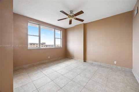 Copropriété à vendre à Hollywood, Floride: 2 chambres, 105.17 m2 № 2257344 - photo 11