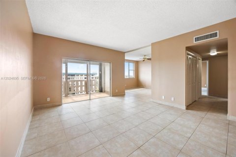 Copropriété à vendre à Hollywood, Floride: 2 chambres, 105.17 m2 № 2257344 - photo 9