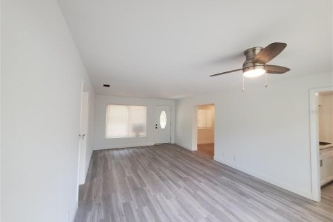 House in Gainesville, Florida 3 bedrooms, 118.45 sq.m. № 2236209 - photo 5