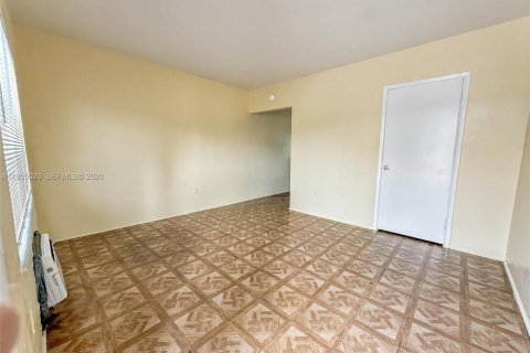 Appartement à louer à Miami, Floride: 1 chambre, 249.81 m2 № 2010938 - photo 4