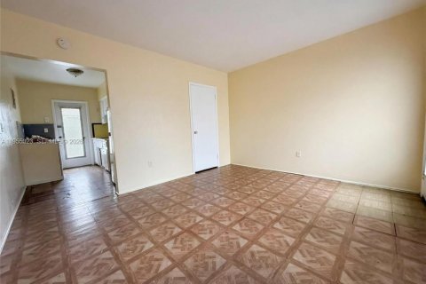 Appartement à louer à Miami, Floride: 1 chambre, 249.81 m2 № 2010938 - photo 6