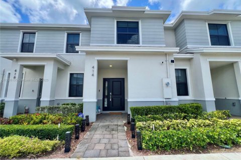 Townhouse in Florida City, Florida 3 bedrooms, 128.21 sq.m. № 1862002 - photo 1