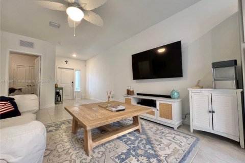Townhouse in Florida City, Florida 3 bedrooms, 128.21 sq.m. № 1862002 - photo 14
