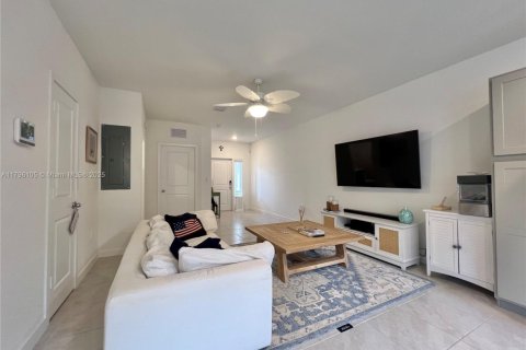 Townhouse in Florida City, Florida 3 bedrooms, 128.21 sq.m. № 1862002 - photo 7