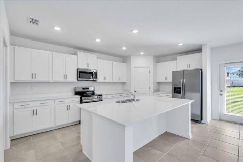 Villa ou maison à louer à Bradenton, Floride: 5 chambres, 205.87 m2 № 2399338 - photo 5