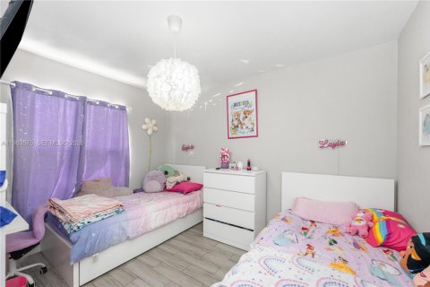 Купить коммерческую недвижимость в Майами, Флорида 222.69м2, № 2048550 - фото 18