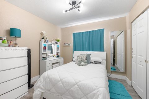 Купить коммерческую недвижимость в Майами, Флорида 222.69м2, № 2048550 - фото 13