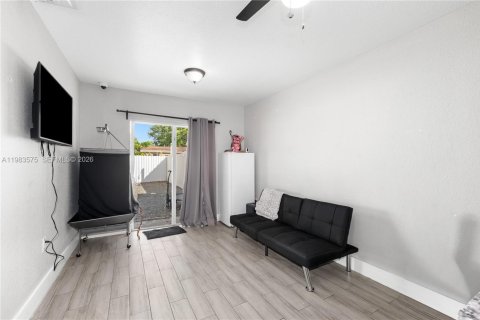 Купить коммерческую недвижимость в Майами, Флорида 222.69м2, № 2048550 - фото 23