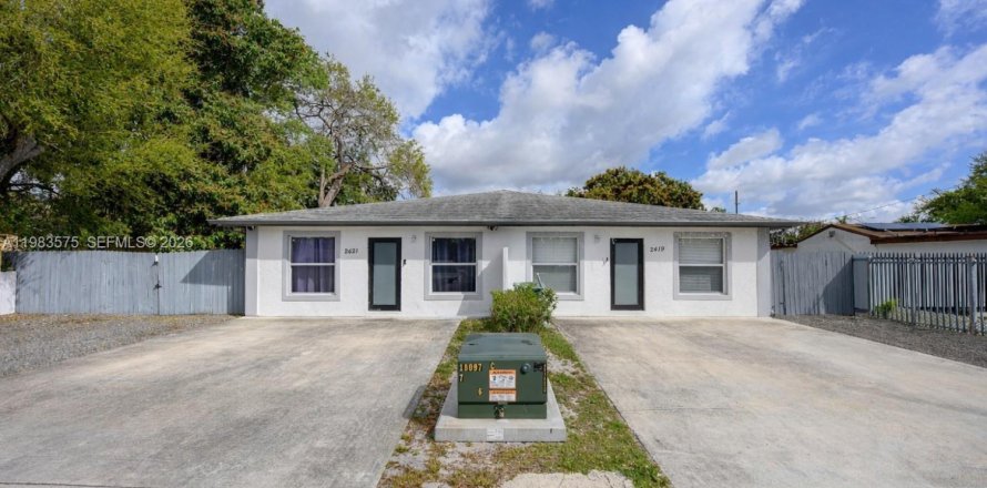 Коммерческая недвижимость в Майами, Флорида 222.69м2 № 2048550