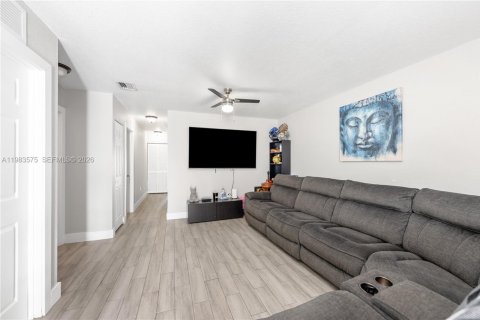 Купить коммерческую недвижимость в Майами, Флорида 222.69м2, № 2048550 - фото 16