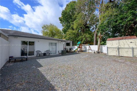 Купить коммерческую недвижимость в Майами, Флорида 222.69м2, № 2048550 - фото 27