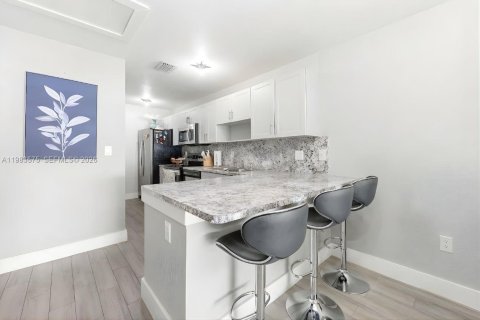 Купить коммерческую недвижимость в Майами, Флорида 222.69м2, № 2048550 - фото 9