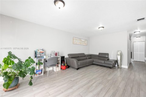 Купить коммерческую недвижимость в Майами, Флорида 222.69м2, № 2048550 - фото 2