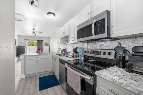 Купить коммерческую недвижимость в Майами, Флорида 222.69м2, № 2048550 - фото 22