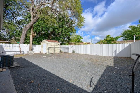 Купить коммерческую недвижимость в Майами, Флорида 222.69м2, № 2048550 - фото 26