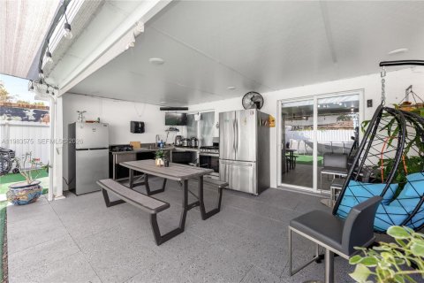 Купить коммерческую недвижимость в Майами, Флорида 222.69м2, № 2048550 - фото 14