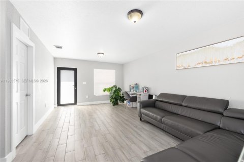 Купить коммерческую недвижимость в Майами, Флорида 222.69м2, № 2048550 - фото 3