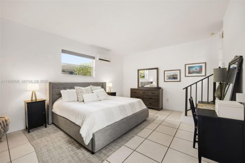 Villa ou maison à vendre à Miami, Floride: 3 chambres, 149.29 m2 № 1998779 - photo 19