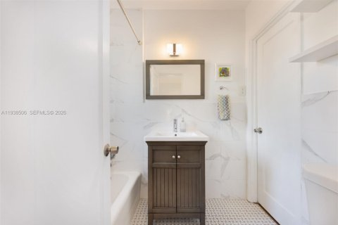 Villa ou maison à vendre à Miami, Floride: 3 chambres, 149.29 m2 № 1998779 - photo 15