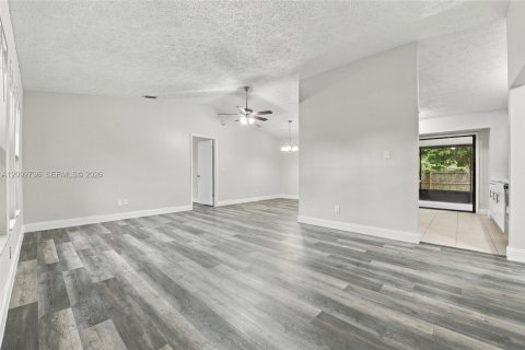 Casa en venta en Port St. Lucie, Florida, 3 dormitorios, 127.28 m2 № 2382810 - foto 4