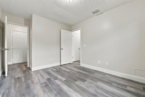 Casa en venta en Port St. Lucie, Florida, 3 dormitorios, 127.28 m2 № 2382810 - foto 19