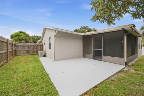 Casa en venta en Port St. Lucie, Florida, 3 dormitorios, 127.28 m2 № 2382810 - foto 29