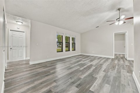 Casa en venta en Port St. Lucie, Florida, 3 dormitorios, 127.28 m2 № 2382810 - foto 5