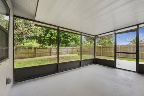 Casa en venta en Port St. Lucie, Florida, 3 dormitorios, 127.28 m2 № 2382810 - foto 24