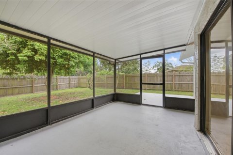 Casa en venta en Port St. Lucie, Florida, 3 dormitorios, 127.28 m2 № 2382810 - foto 23