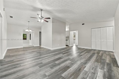 Casa en venta en Port St. Lucie, Florida, 3 dormitorios, 127.28 m2 № 2382810 - foto 6