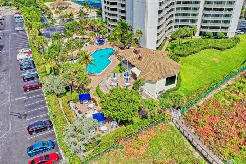 Condo in Riviera Beach, Florida, 2 bedrooms  № 699672 - photo 1
