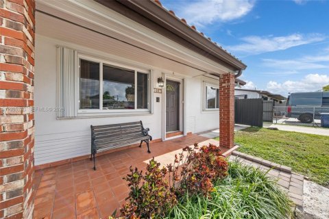 Immobilier commercial à vendre à Miami, Floride: 278.52 m2 № 1996606 - photo 5