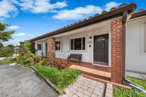 Immobilier commercial à vendre à Miami, Floride: 278.52 m2 № 1996606 - photo 4