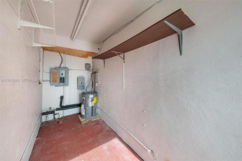 Immobilier commercial à vendre à Miami, Floride: 278.52 m2 № 1996606 - photo 7