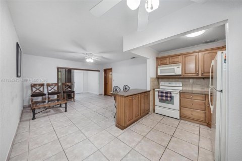 Immobilier commercial à vendre à Miami, Floride: 278.52 m2 № 1996606 - photo 29