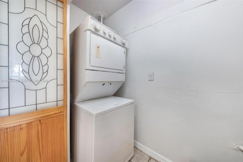 Immobilier commercial à vendre à Miami, Floride: 278.52 m2 № 1996606 - photo 9