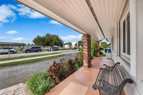 Immobilier commercial à vendre à Miami, Floride: 278.52 m2 № 1996606 - photo 6