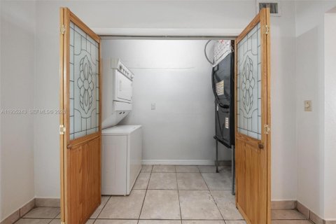 Immobilier commercial à vendre à Miami, Floride: 278.52 m2 № 1996606 - photo 8