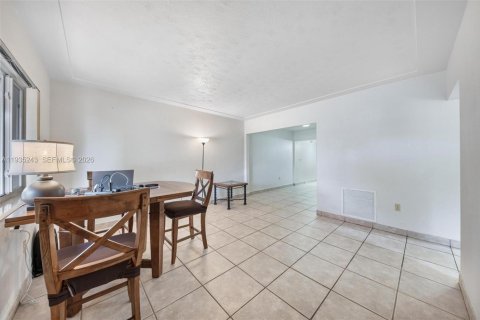 Immobilier commercial à vendre à Miami, Floride: 278.52 m2 № 1996606 - photo 12