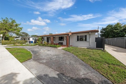 Immobilier commercial à vendre à Miami, Floride: 278.52 m2 № 1996606 - photo 2