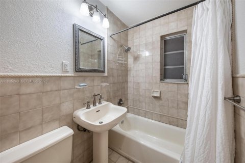 Immobilier commercial à vendre à Miami, Floride: 278.52 m2 № 1996606 - photo 19